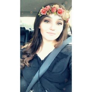 Meet your Posher, Alma